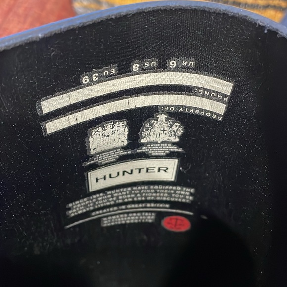 Hunter Original Tall Rain boots in matte black Size 8 with gray boot warmers. - Picture 6 of 6